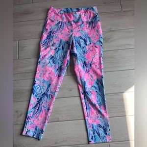 Lilly Pulitzer size 6 UPF 50+ luxletic 28” Corso pant